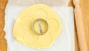 ricavare dei dischi di pasta ricavare dei dischi di pasta