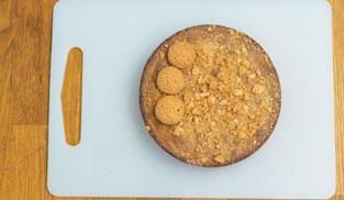 sfornare la torta di amaretti quando ben dorata sfornare la torta di amaretti quando ben dorata