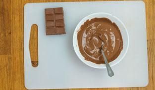 sciogliere la cioccolata a bagno maria sciogliere la cioccolata a bagno maria