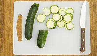 tagliare le zucchine a rondelle tagliare le zucchine a rondelle