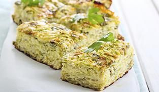servire lo sformato di zucchine a quadretti servire lo sformato di zucchine a quadretti