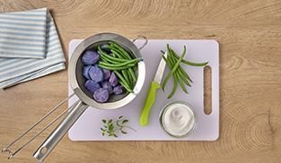 BICCHIERINO CON SPUMA PATATE, FAGIOLINI, PESTO DI PRÀ E BEL PAESE BICCHIERINO CON SPUMA PATATE, FAGIOLINI, PESTO DI PRÀ E BEL PAESE
