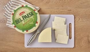 Tramezzino integrale con rucola, bresaola, pesto di noci e BelPaese Tramezzino integrale con rucola, bresaola, pesto di noci e BelPaese