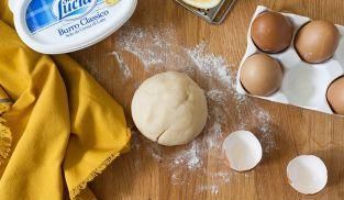 impastate gli ingredienti fino a formare una palla impastate gli ingredienti fino a formare una palla