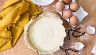versate la crema pasticcera nella pasta frolla versate la crema pasticcera nella pasta frolla