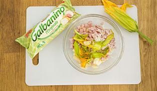 lavorare i fiori di zucchina con il prosciutto e il Galbanino lavorare i fiori di zucchina con il prosciutto e il Galbanino