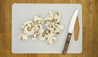 tagliare i funghi tagliare i funghi