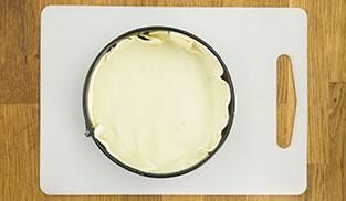 stendere in una teglia la pasta sfoglia stendere in una teglia la pasta sfoglia