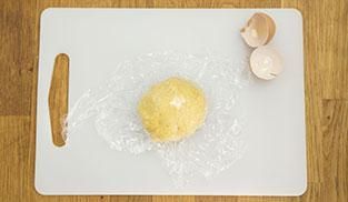 realizzare una palla omogenea di impasto realizzare una palla omogenea di impasto