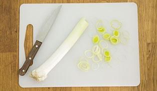 tagliare finemente il porro tagliare finemente il porro