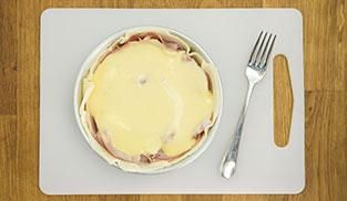 versare sopra la torta salata le uova con il latte versare sopra la torta salata le uova con il latte