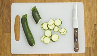 tagliare le zucchine a rondelle tagliare le zucchine a rondelle