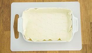 foderare una teglia con la pasta sfoglia foderare una teglia con la pasta sfoglia
