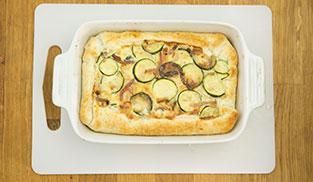 sfornare la torta salata zucchine e pancetta quando dorata sfornare la torta salata zucchine e pancetta quando dorata