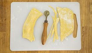 chiudere con uno strato di pasta fresca chiudere con uno strato di pasta fresca
